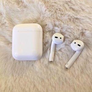Apple AirPods with charging case 1st Generation